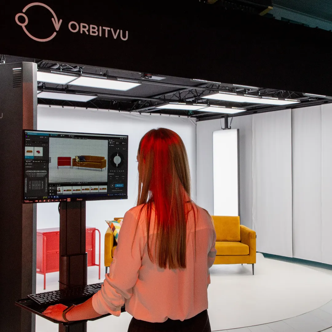 Arbetsflöde i Orbitvus fotostudio för möbler med operatör