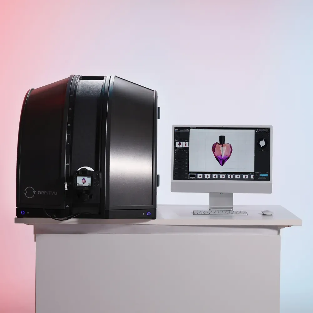Operatör som fotograferar en kosmetikprodukt med en Orbitvu-enhet